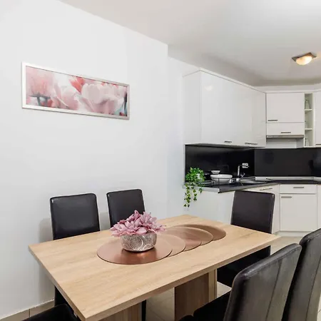In 5648 Apartament *