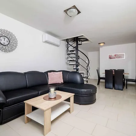 In 5648 Apartament