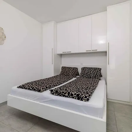 In 5648 Apartament