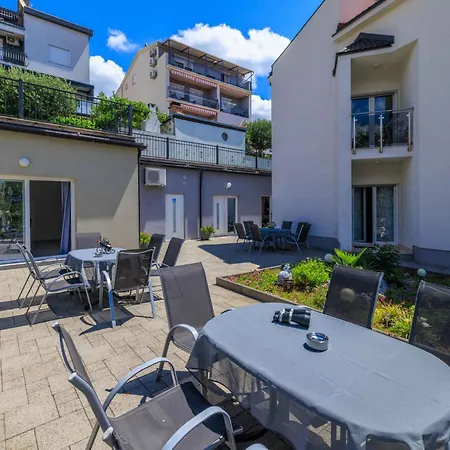 In 5648 Apartament