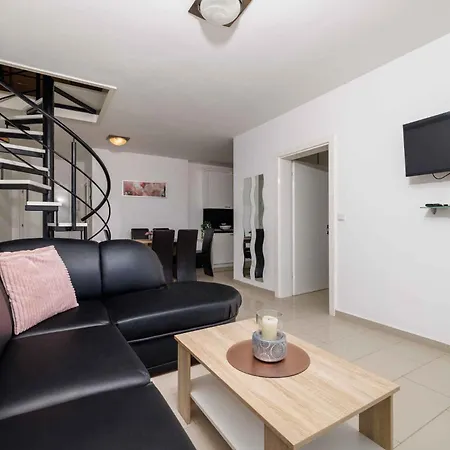 In 5648 Daire Crikvenica